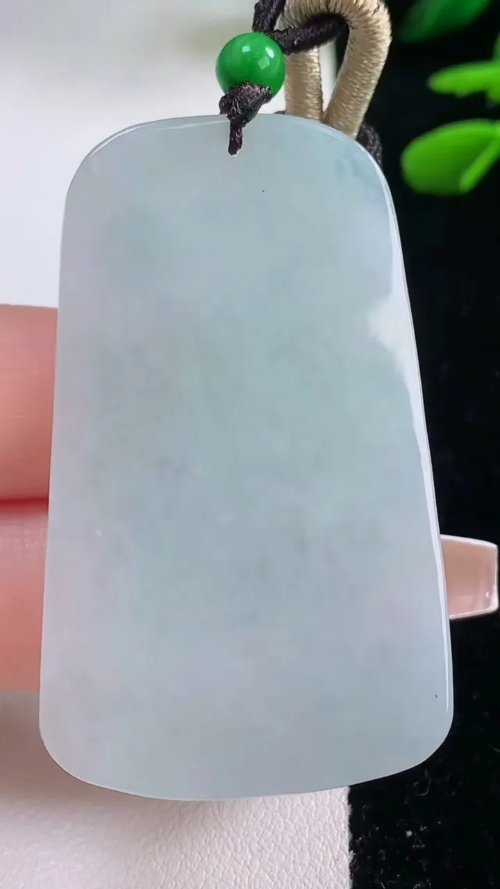 天然A货翡翠生肖鸡吊坠，尺寸51.8-30.7-7，重量:26.18g
12月2日