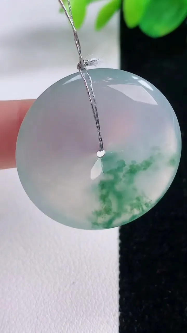 天然A货翡翠种飘花平安扣吊坠，尺寸32-6.2，重量:13.20g
12月2日