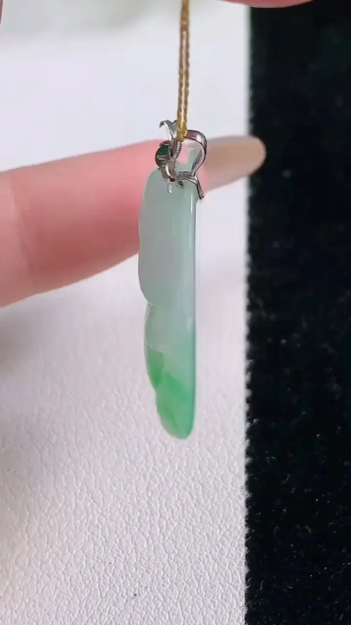 天然A货翡翠佛公吊坠，尺寸25.8-27.7-5，重量:6.29g
12月2日