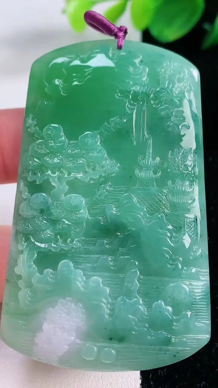 天然A货翡翠山水牌吊坠，尺寸64.4-38.2-6，重量:36.68g
12月2日