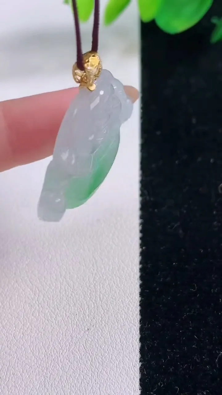天然A货翡翠佛公吊坠，尺寸29-32.6-5.4，重量:8.61g
12月2日