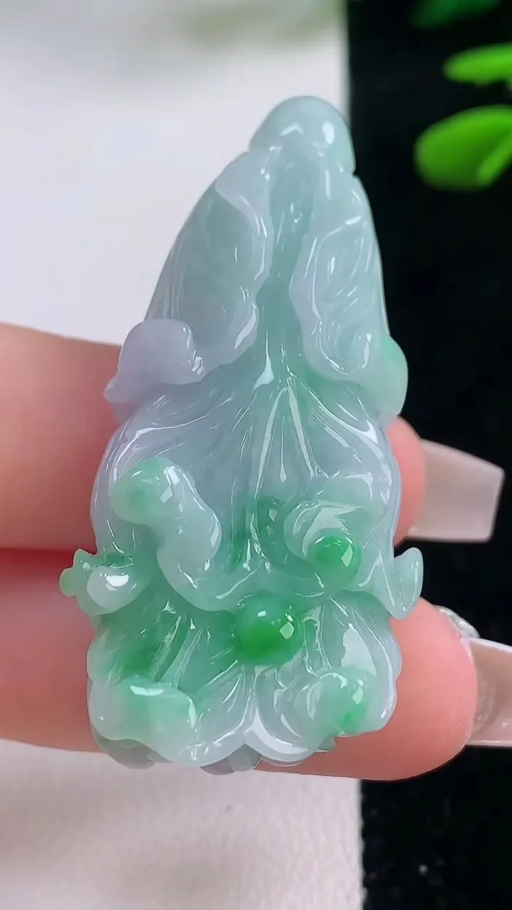 天然A货翡翠金蟾吊坠，尺寸44.4-22-11.7，重量:22.84g
12月2日