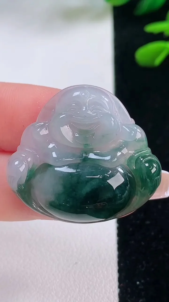 天然A货翡翠冰种飘花佛公吊坠，尺寸28.5-32.2-5.7，重量:7.61g
12月2日