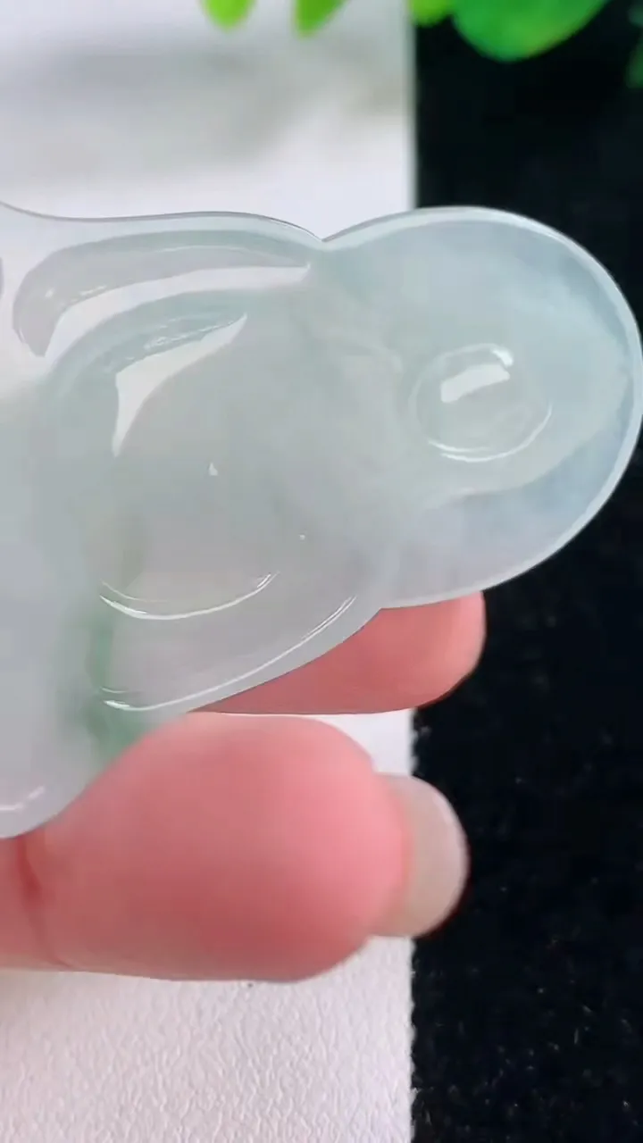 天然A货翡翠素衣观音吊坠，尺寸55-35.4-5.2，重量:17.83g
12月2日