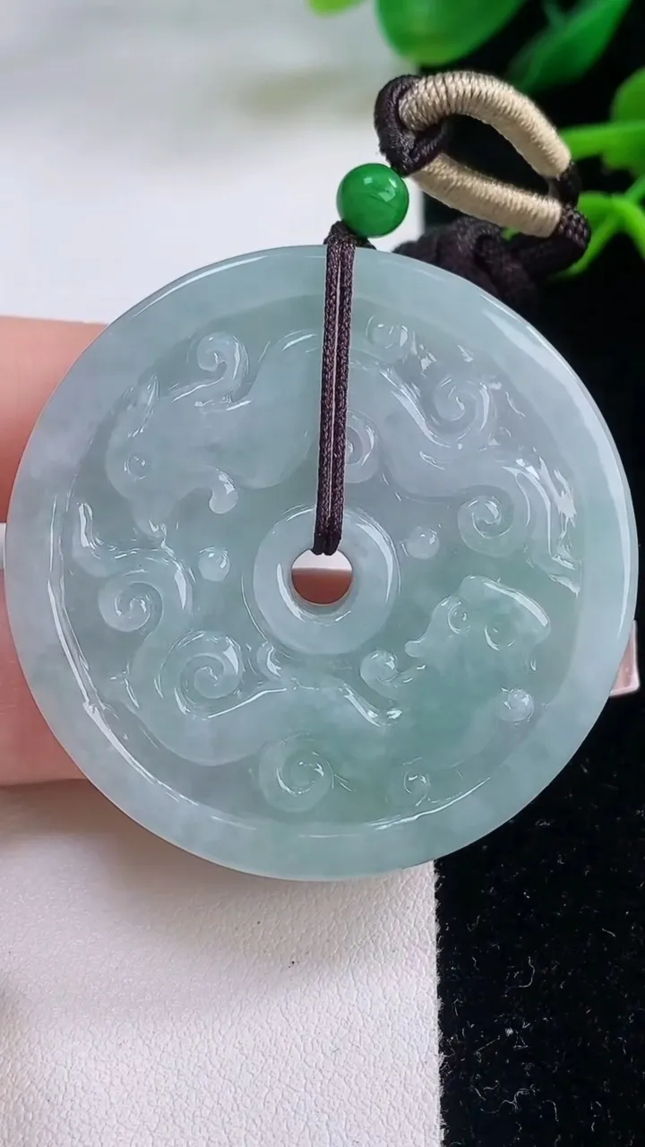 天然A货翡翠凤凰吊坠，尺寸45.6-8.2，重量:40.58g
12月2日