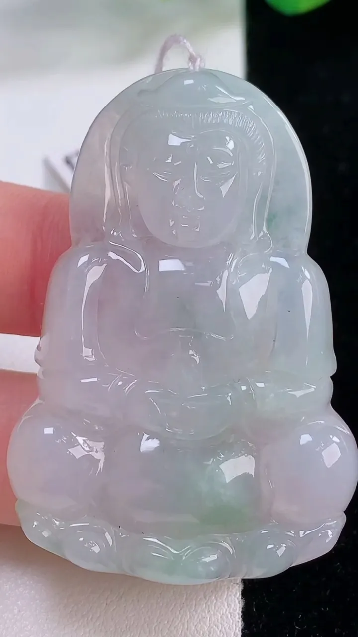 天然A货翡翠观音菩萨吊坠，尺寸51.5-35.2-5.9，重量:18.76g
12月2日