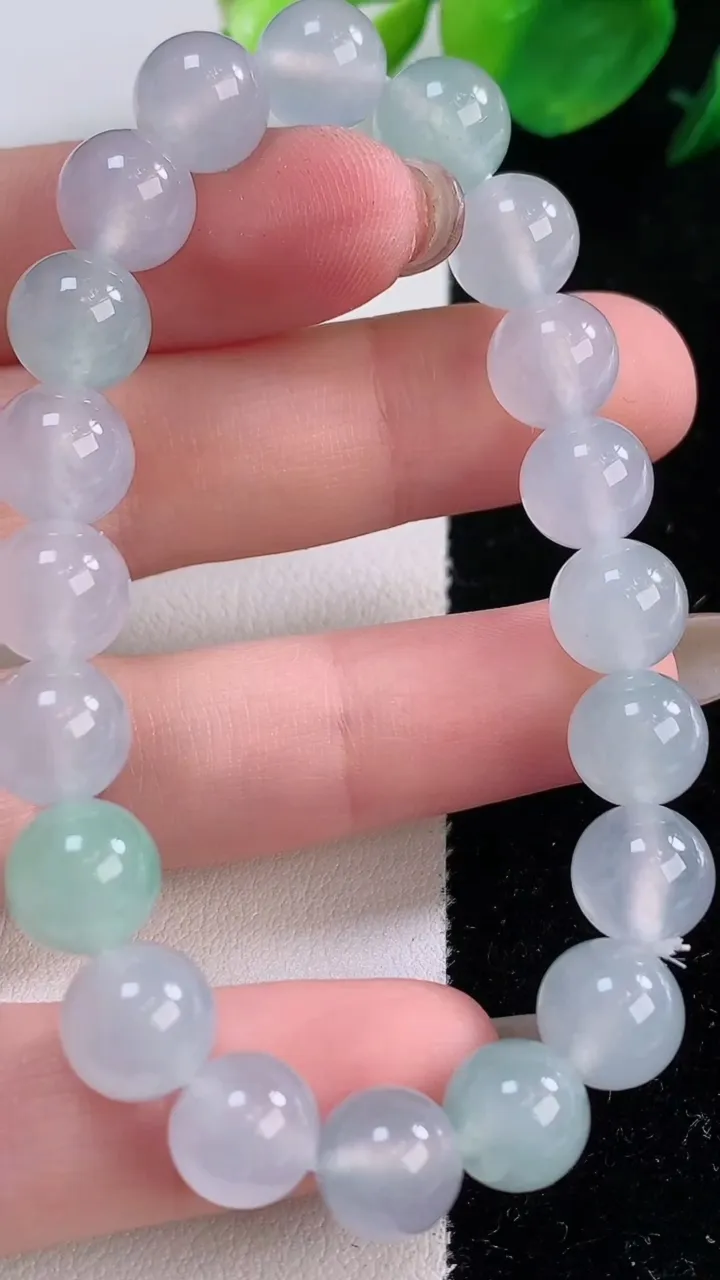 天然A货翡翠圆珠手串，尺寸8.9-20颗，重量:26.98g12月2日
工厂直销收藏佳品,种好水足，