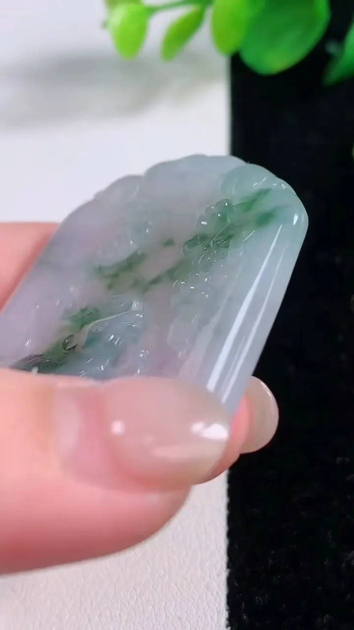 天然A货翡翠飘花生肖鼠吊坠，尺寸51-42.6-4，重量:19.12g
12月2日