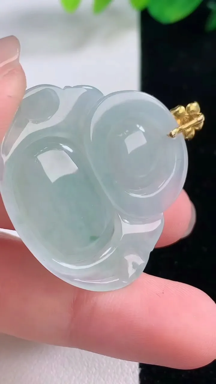 天然A货翡翠种飘花佛公吊坠，尺寸32-35.5-5.8，重量:10.27g
12月2日