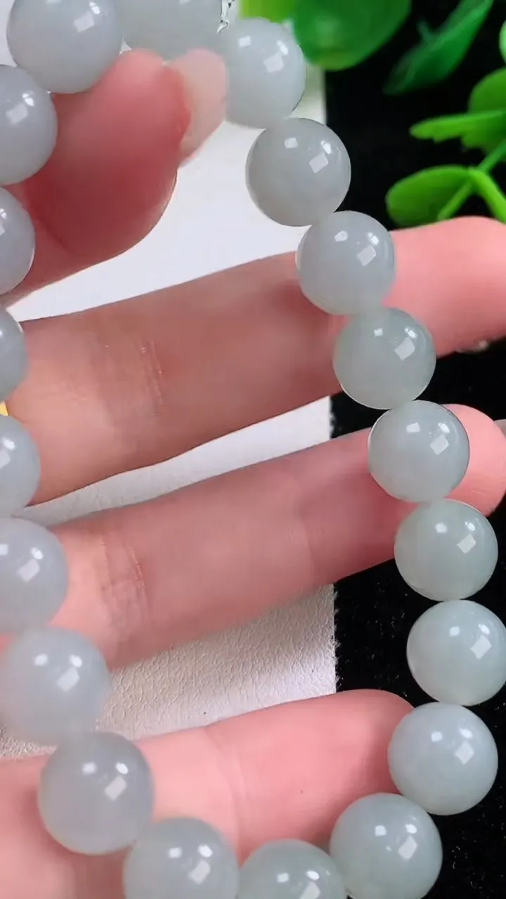 天然A货翡翠圆珠手串，尺寸9.7-20颗，重量:31.85g12月2日
工厂直销收藏佳品,种好水足，