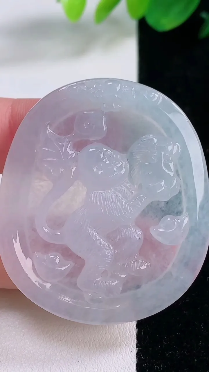 天然A货翡翠紫罗兰生肖猴吊坠，尺寸48.8-42.5-5，重量:19.47g
12月2日