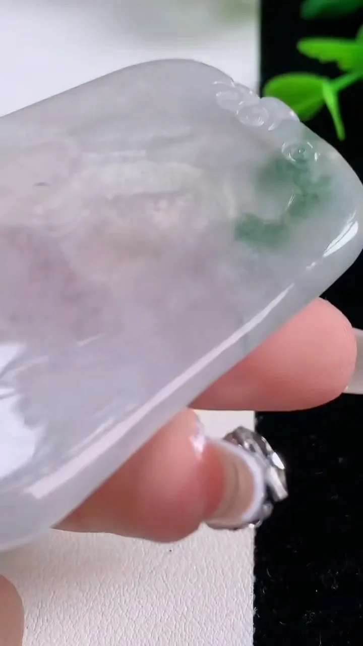 天然A货翡翠种飘花虚空藏菩萨吊坠，尺寸67-42-7，重:45.51g
12月2日