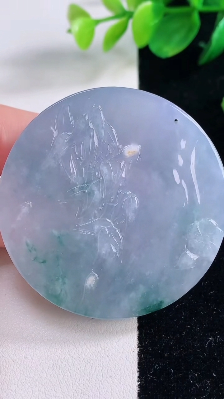 天然A货翡翠紫罗兰观音菩萨吊坠，尺寸52.2-9.3，重量:57.08g
12月2日