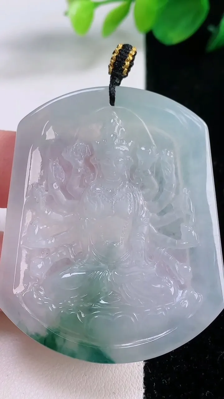 天然A货翡翠飘花千手观音吊坠，尺寸53.4-43.6-5.2，重量:27.37g
12月2日