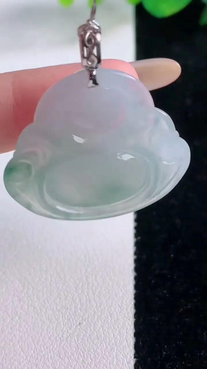 天然A货翡翠种飘花佛公吊坠，尺寸29.6-31.2-5.5，重量:8.20g
12月2日