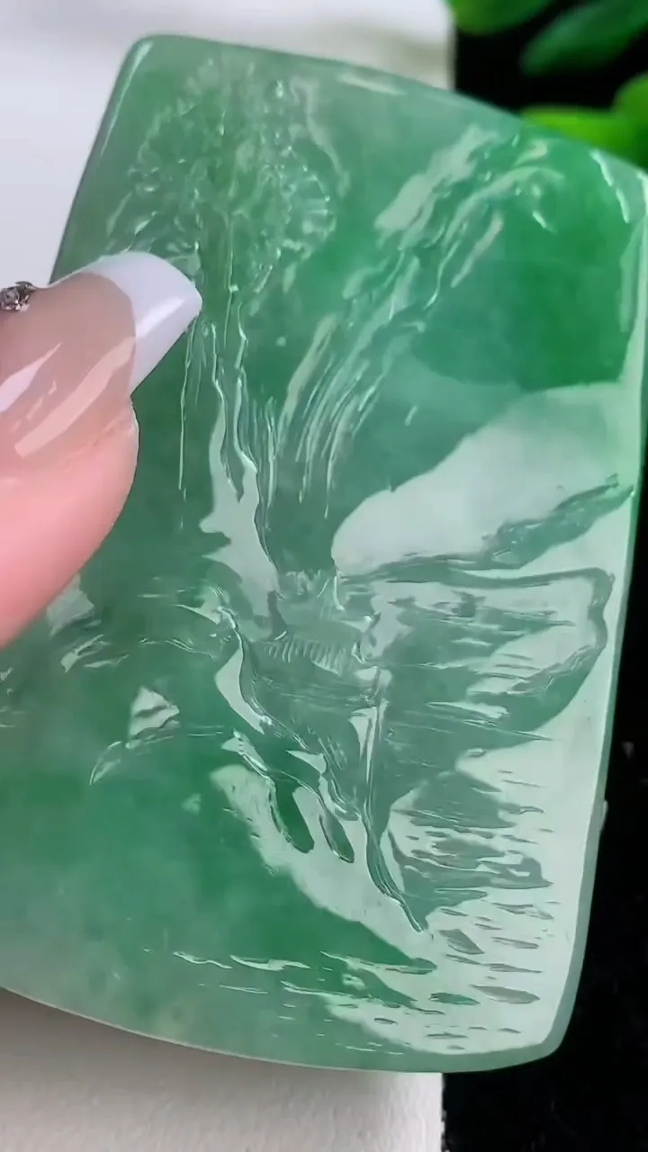 天然A货翡翠山水牌吊坠，尺寸69-46-12，重:89.02g
12月2日