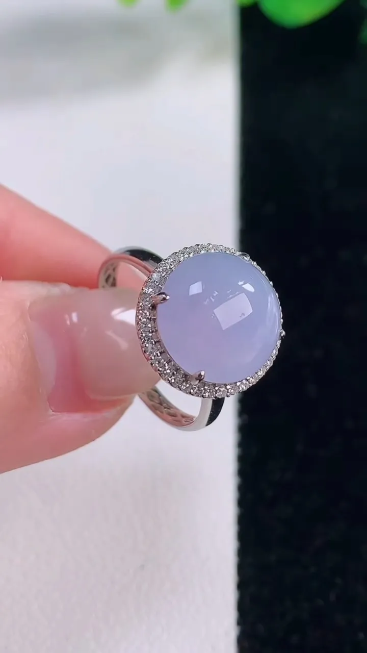 天然A货翡翠18K金紫罗兰蛋面戒指，尺寸17.4-11-8.5，重量:2.94g2025年12月2日