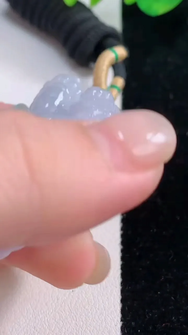 天然A货翡翠春带彩紫罗兰大势至菩萨吊坠，尺寸52.7-38-12.6，重量:50.88g
12月2日