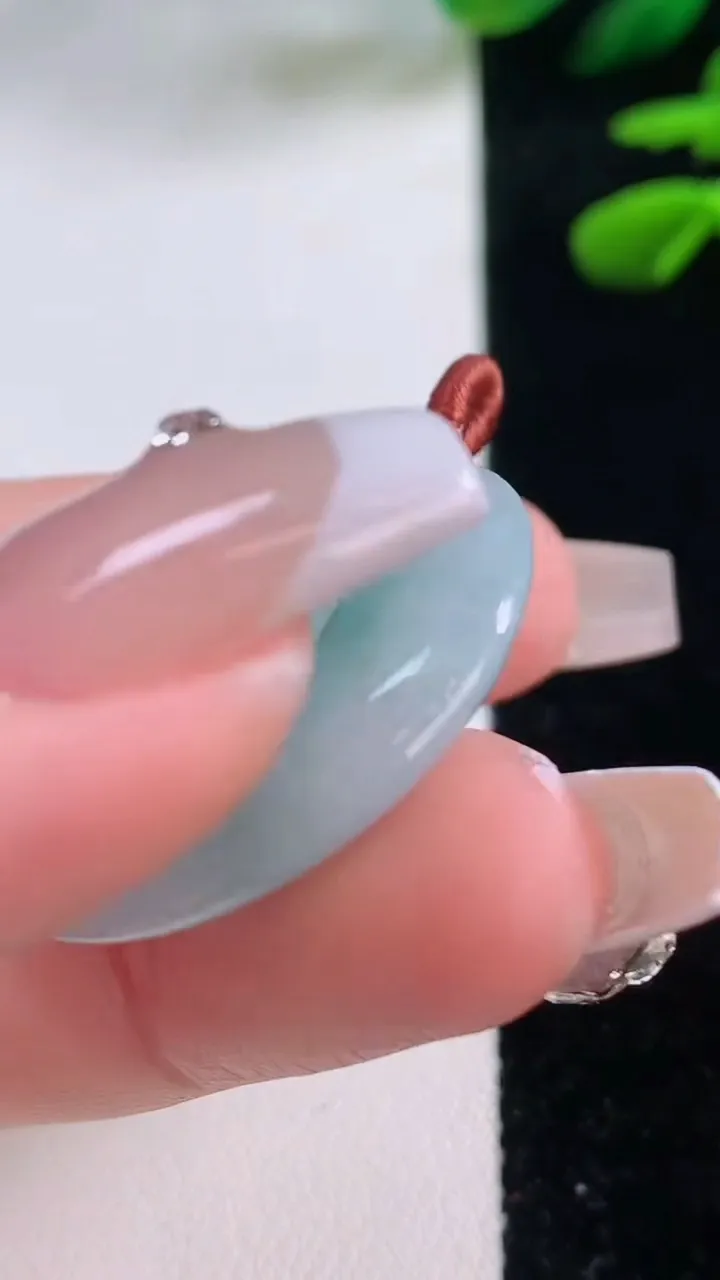 天然A货翡翠飘花平安扣吊坠，尺寸30.5-5.9，重量:11.70g
12月2日