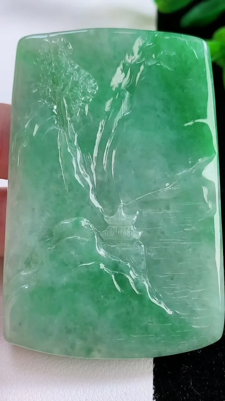 天然A货翡翠山水牌吊坠，尺寸69-46-12，重:89.02g
12月2日