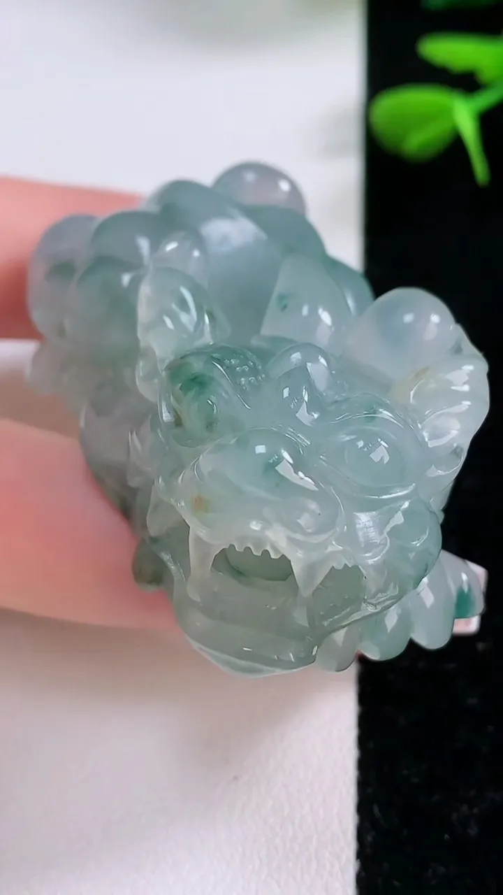 天然A货翡翠种飘花貔貅吊坠，尺寸50-26-23.4，重:63.40g
12月2日