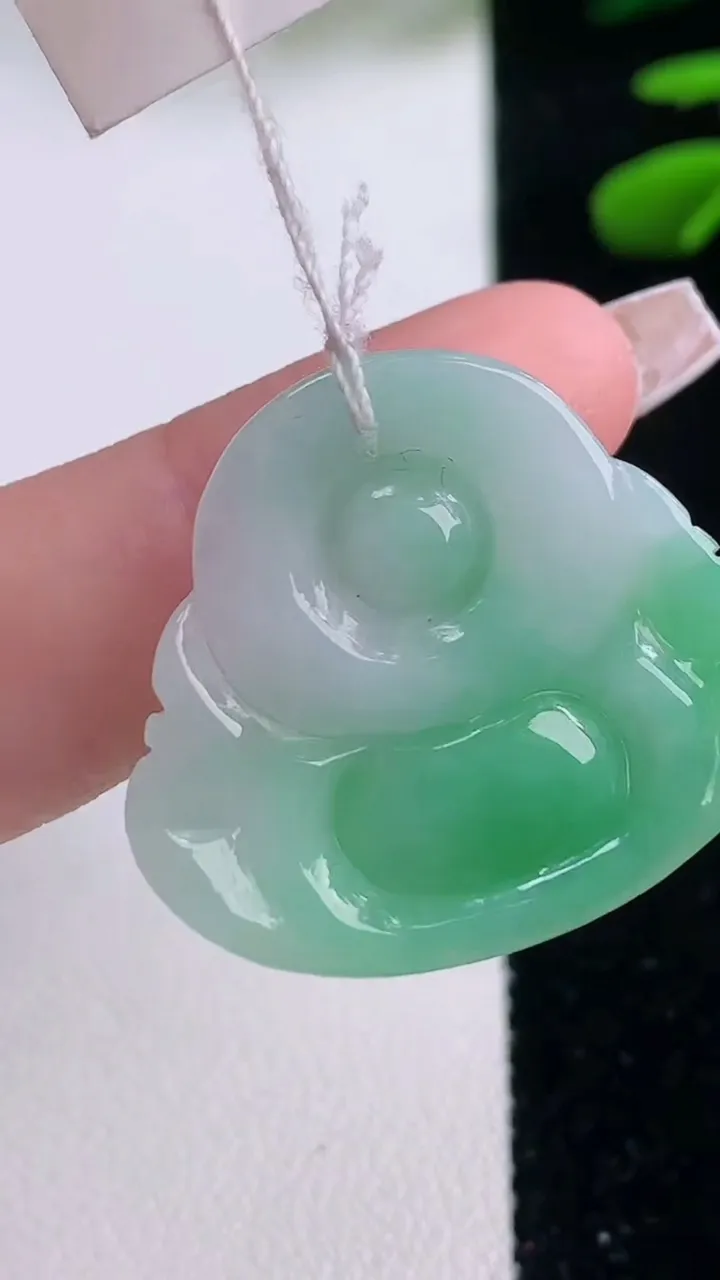 天然A货翡翠佛公吊坠，尺寸25.8-28.8-6.5，重量:7.17g
12月2日