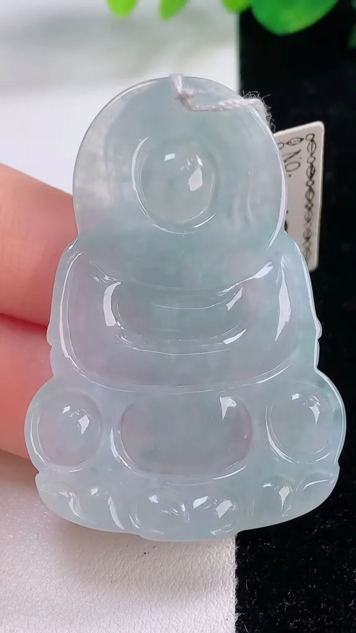 天然A货翡翠观音菩萨吊坠，尺寸52.2-35.8-5.2，重量:16.38g
12月2日