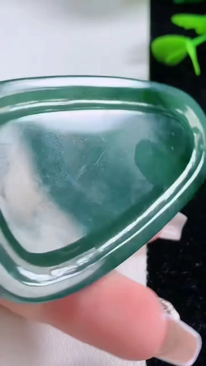 天然A货翡翠蓝水地藏王菩萨吊坠，尺寸61.8-40-6.8，重:34.81g
12月2日