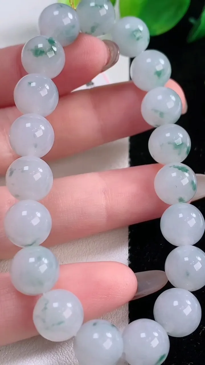 天然A货翡翠种飘花圆珠手串，尺寸10-19颗，重量:32.59g12月2日
工厂直销收藏佳品,种好水