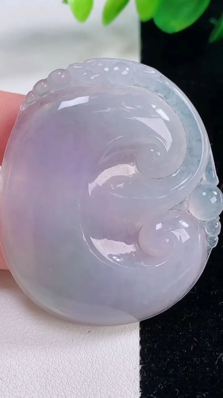 天然A货翡翠紫罗兰如意吊坠，尺寸55.2-47-5.9，重量:28.84g
12月2日