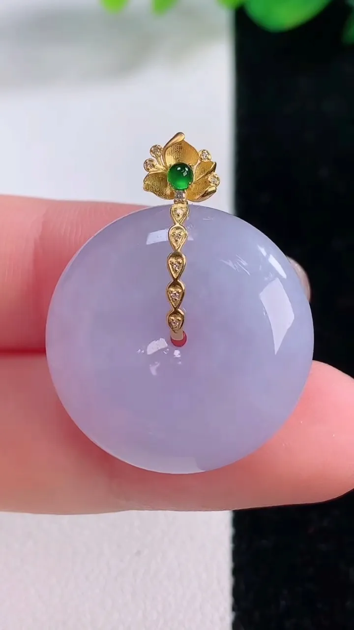 天然A货翡翠18K金紫罗兰平安扣吊坠，尺寸23.6-7.2，重量:9.12g
12月2日