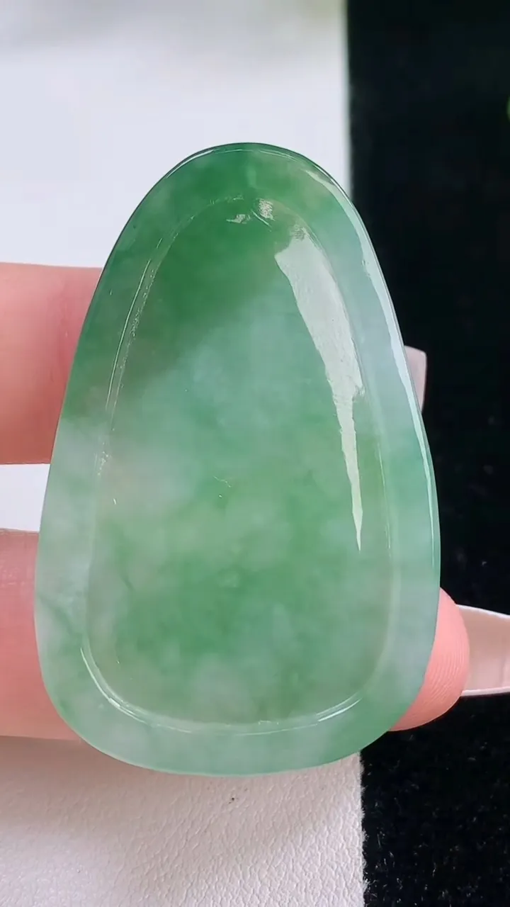 天然A货翡翠山水牌吊坠，尺寸46.5-30-5，重量:15.29g
12月2日