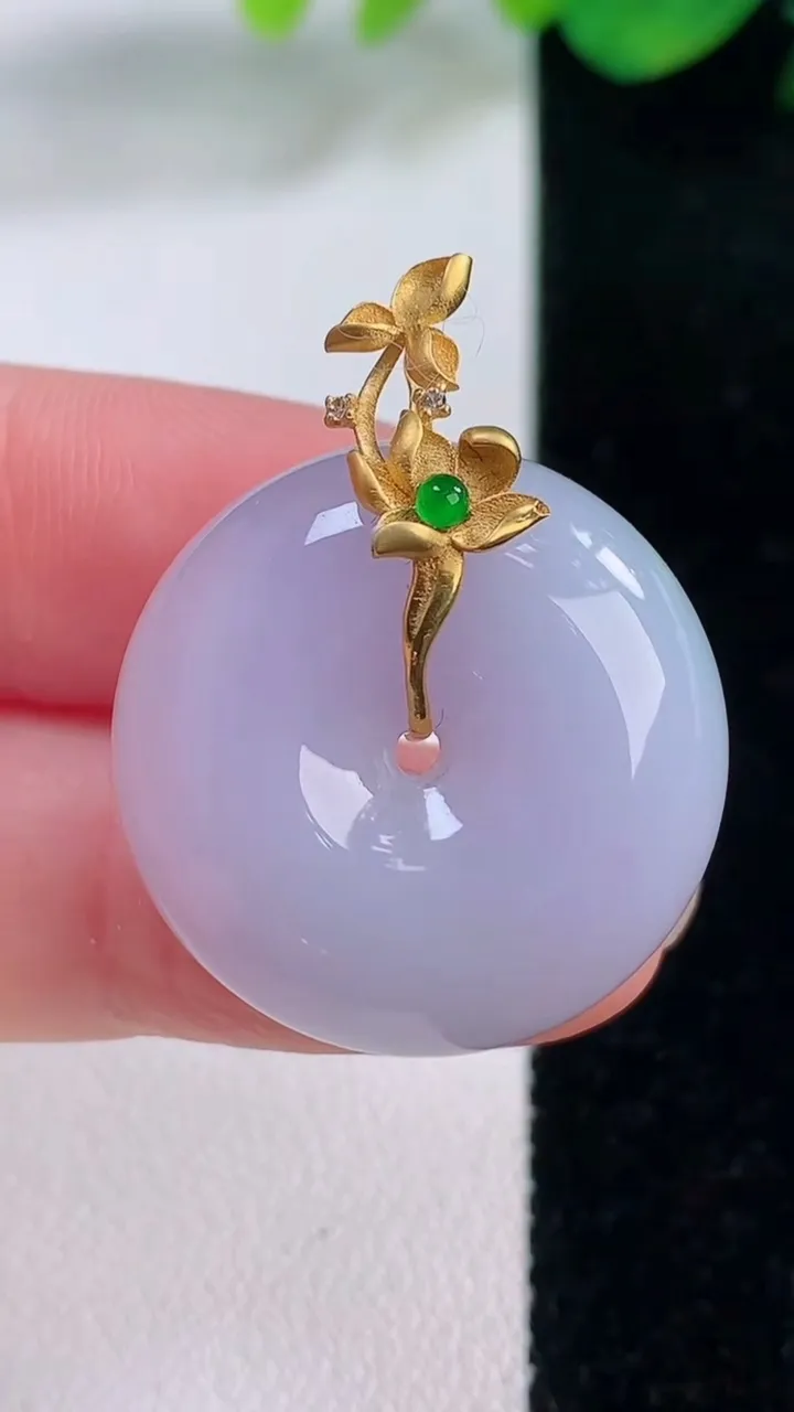 天然A货翡翠18K金紫罗兰平安扣吊坠，尺寸24.7-10.7，重量:15.48g
12月2日