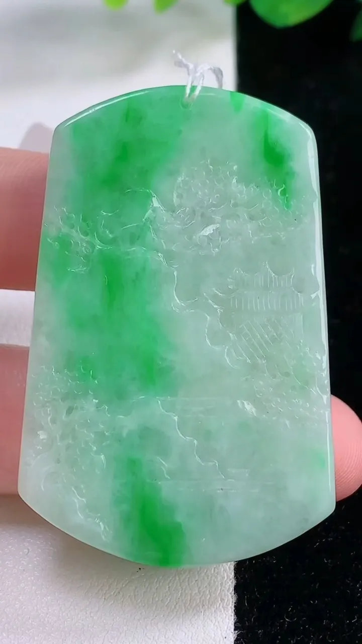 天然A货翡翠山水牌吊坠，尺寸51.7-33.7-5.5，重量:21.68g
12月2日