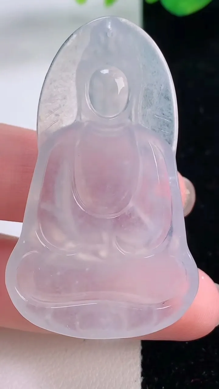 天然A货翡翠种白冰素衣观音吊坠，尺寸51.3-31.3-5.5，重量:15.32g
12月2日