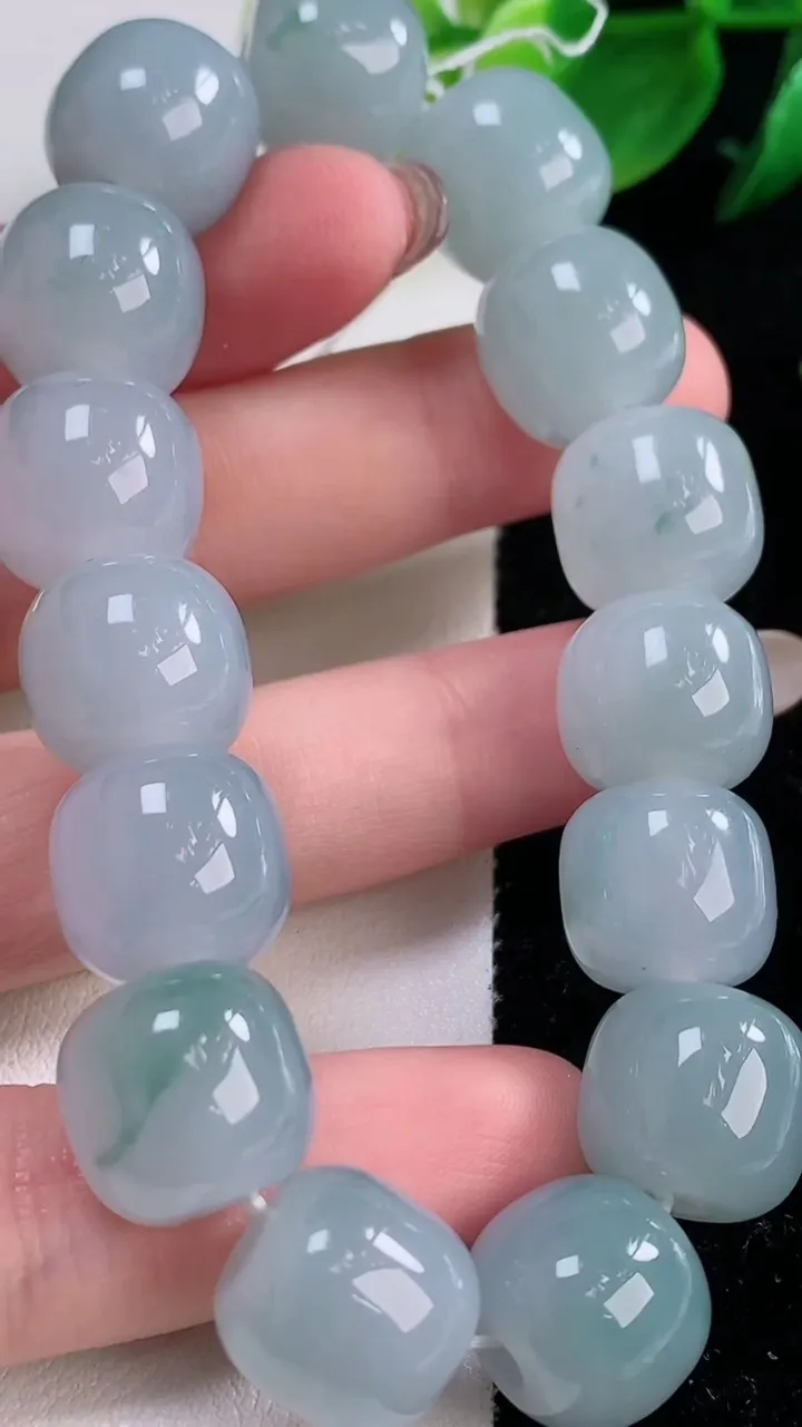 天然A货翡翠种飘花路路通手串，尺寸12-13.4-15颗，重量:7089g12月2日
工厂直销收藏佳