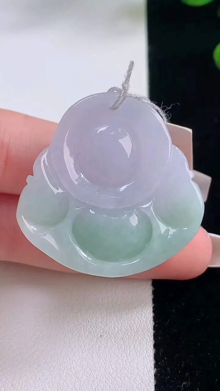 天然A货翡翠佛公吊坠，尺寸35-35-12.9，重量:24.33g
12月2日