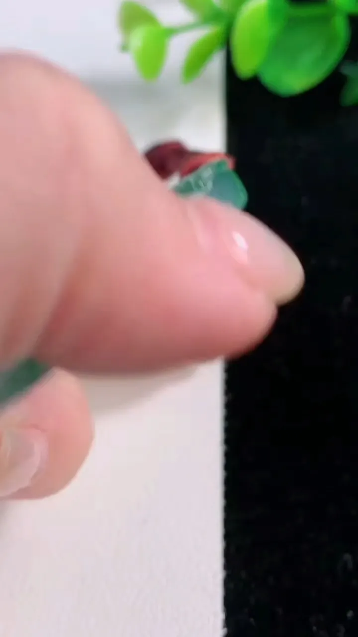 天然A货翡翠种飘花阿弥陀佛吊坠，尺寸56.5-51.6-5.4，重量:36.01g
12月2日