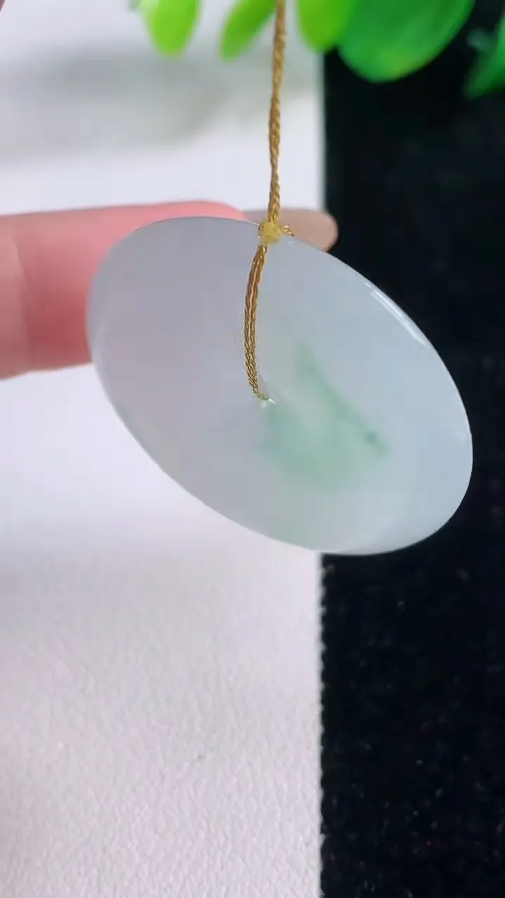 天然A货翡翠平安扣吊坠，尺寸32-6，重量:13.14g
12月2日