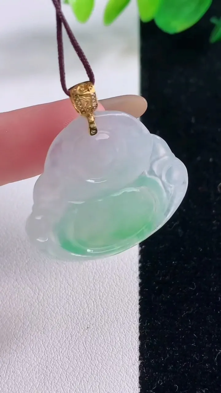 天然A货翡翠佛公吊坠，尺寸29-32.6-5.4，重量:8.61g
12月2日