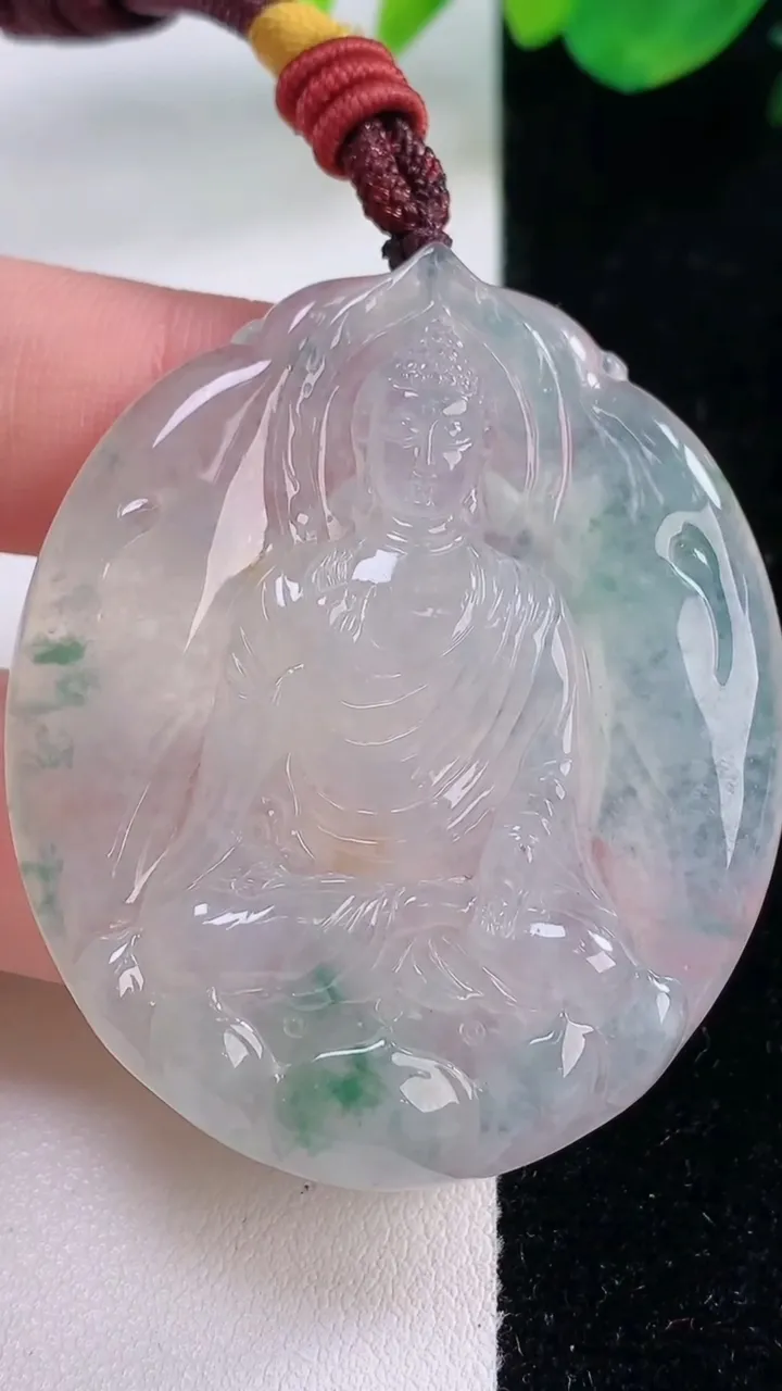 天然A货翡翠种飘花大日如来吊坠，尺寸49.8-41.6-6.4，重量:26.10g
12月2日