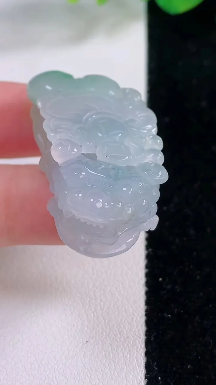 天然A货翡翠貔貅吊坠，尺寸38-19.6-12，重量:18.89g
12月2日