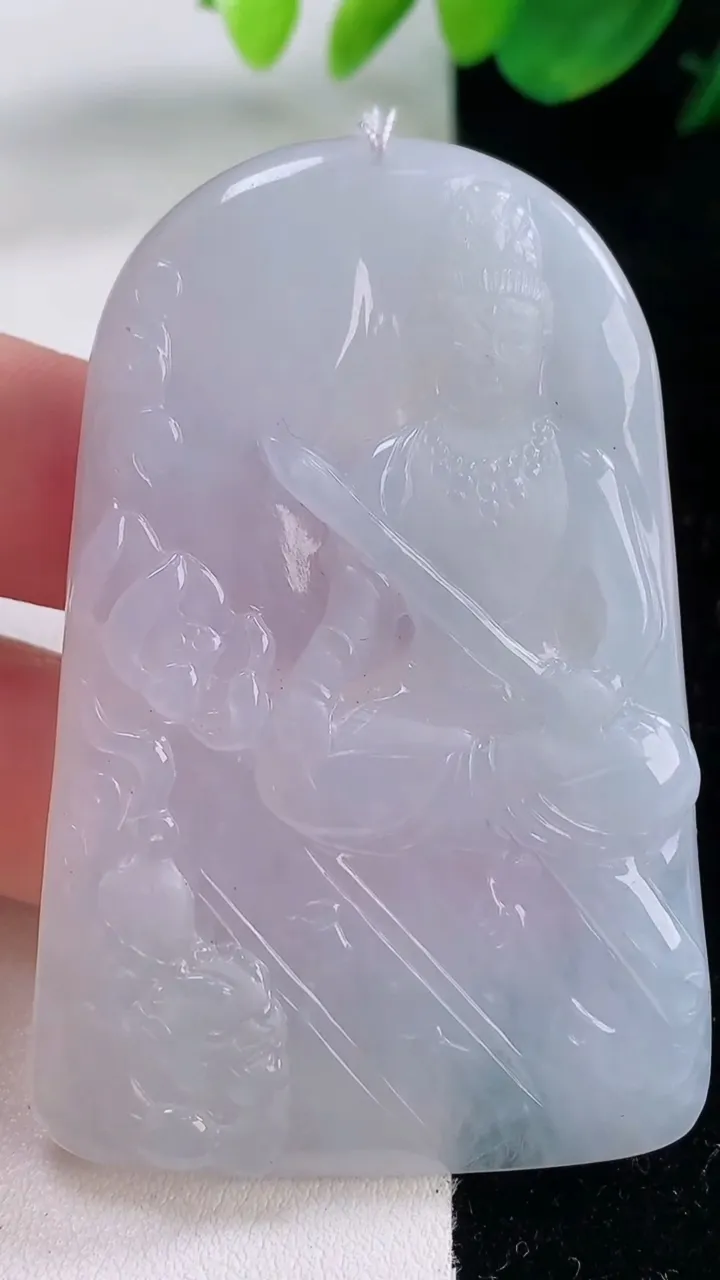 天然A货翡翠种白冰文殊菩萨吊坠，尺寸63-40.8-4.7，重量:30.66g
12月2日