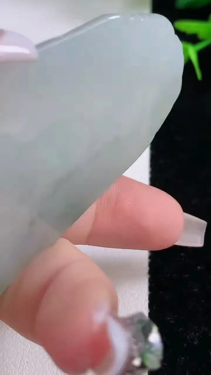 天然A货翡翠大日如来吊坠，尺寸66-43-6.5，重:g
12月2日