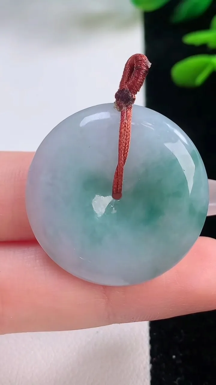 天然A货翡翠飘花平安扣吊坠，尺寸30.5-5.9，重量:11.70g
12月2日