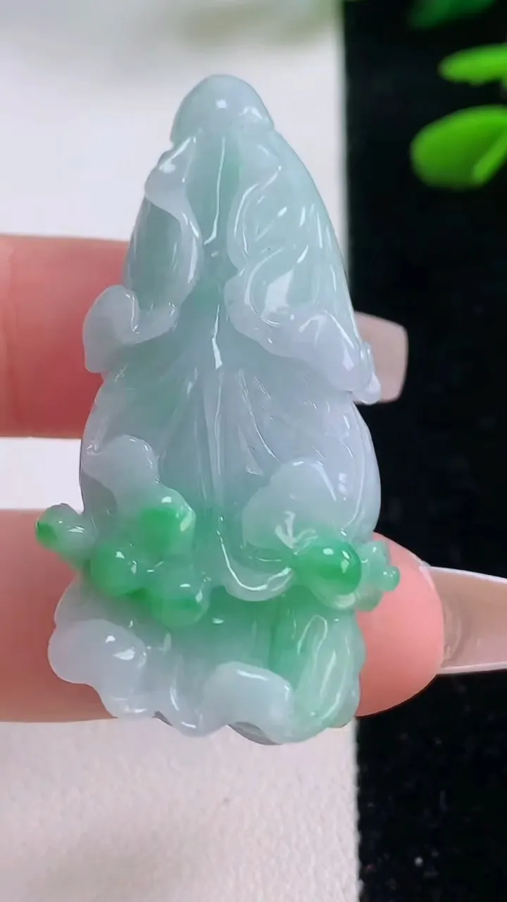 天然A货翡翠金蟾吊坠，尺寸44.4-22-11.7，重量:22.84g
12月2日