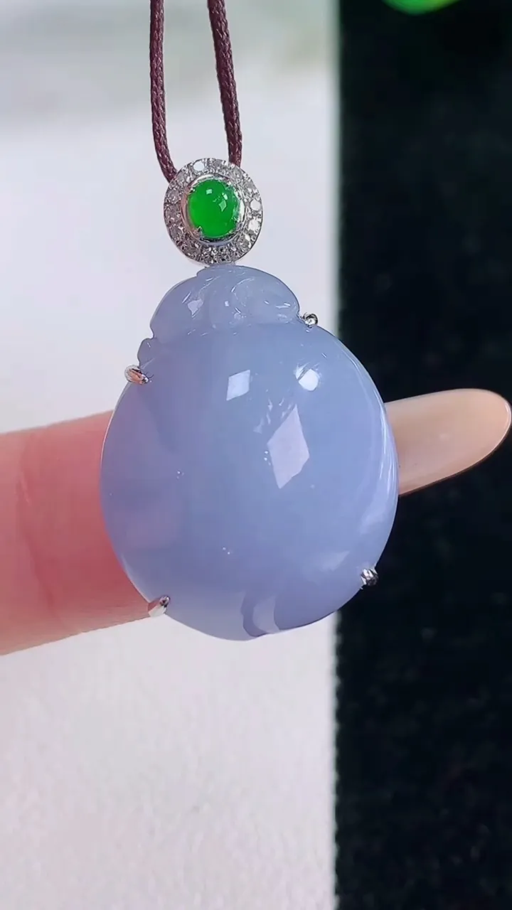 天然A货翡翠18K金紫罗兰寿桃吊坠，尺寸22-16.6-11.7，重量:7.40g
12月2日