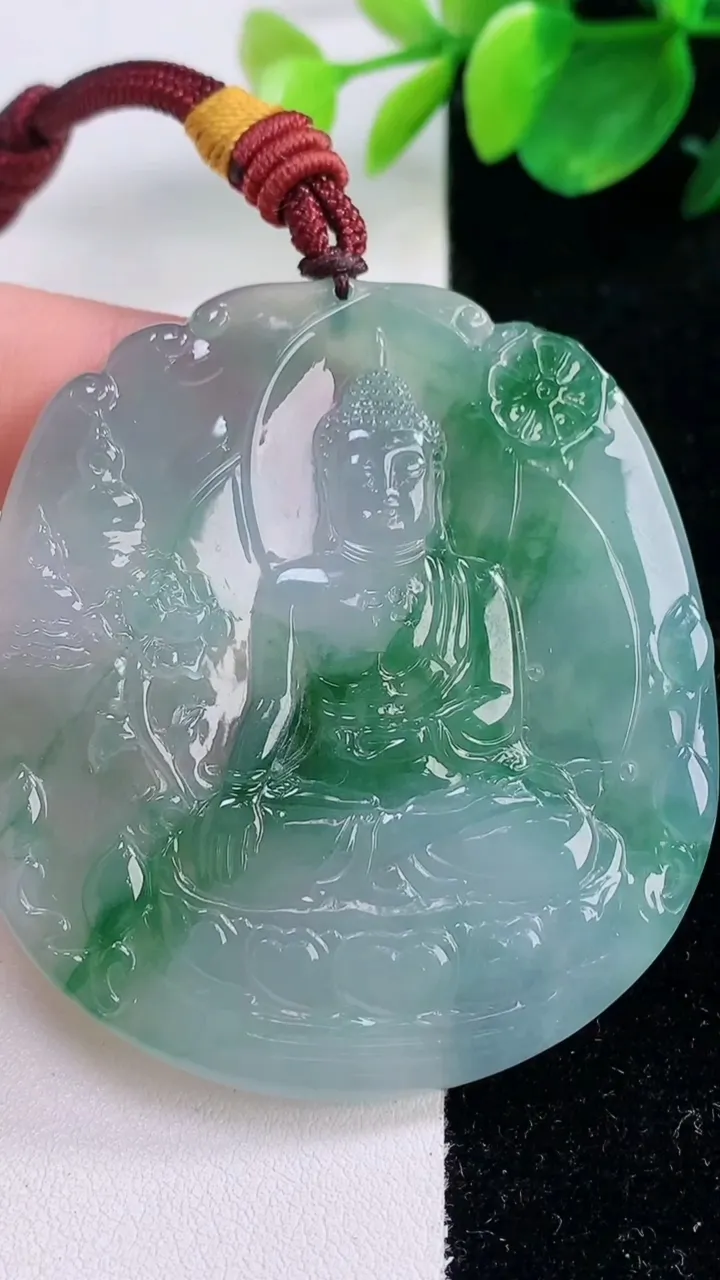 天然A货翡翠种飘花阿弥陀佛吊坠，尺寸56.5-51.6-5.4，重量:36.01g
12月2日