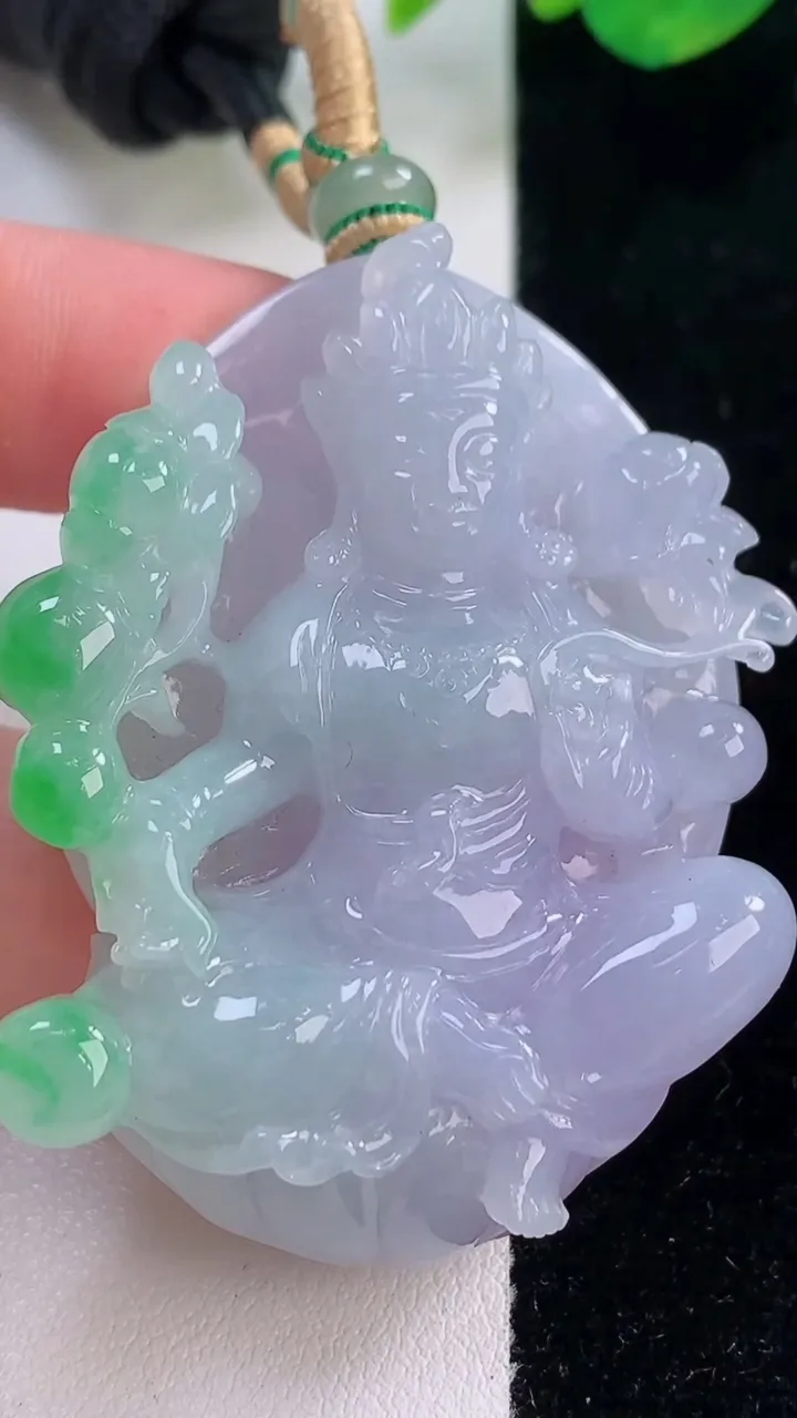 天然A货翡翠春带彩紫罗兰大势至菩萨吊坠，尺寸52.7-38-12.6，重量:50.88g
12月2日