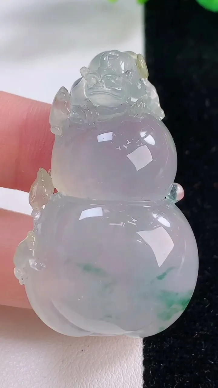 天然A货翡翠貔貅吊坠，尺寸55.2-32.8-23，重量:82.01g
12月2日